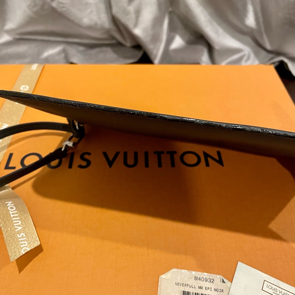 Authentic Louis Vuitton Epi Neverfull Pochette - Picture 3 of 5